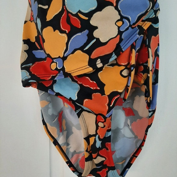 HP 🥳Islander One Piece Swimsuit - Picture 7 of 9